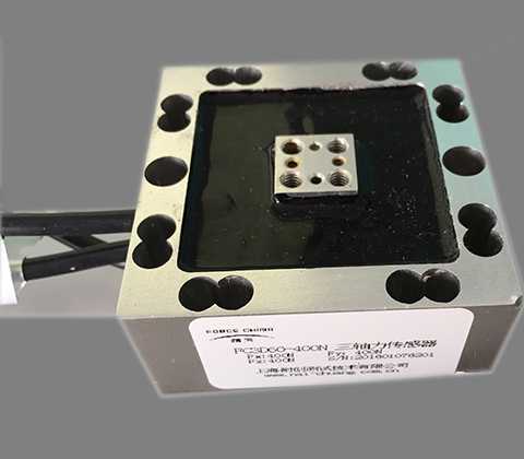 三軸力傳感器的設計是否考慮了環境因素?